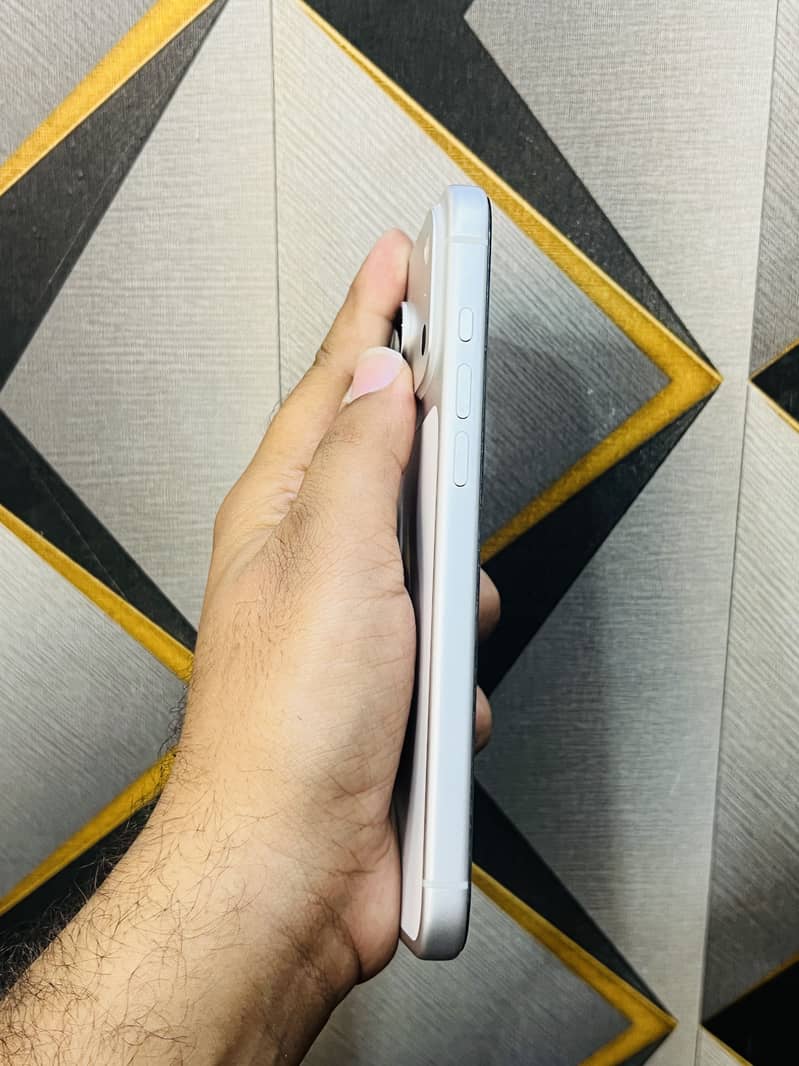 Apple iPhone 17 Pro Max 13