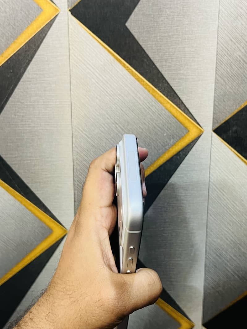 Apple iPhone 17 Pro Max 14