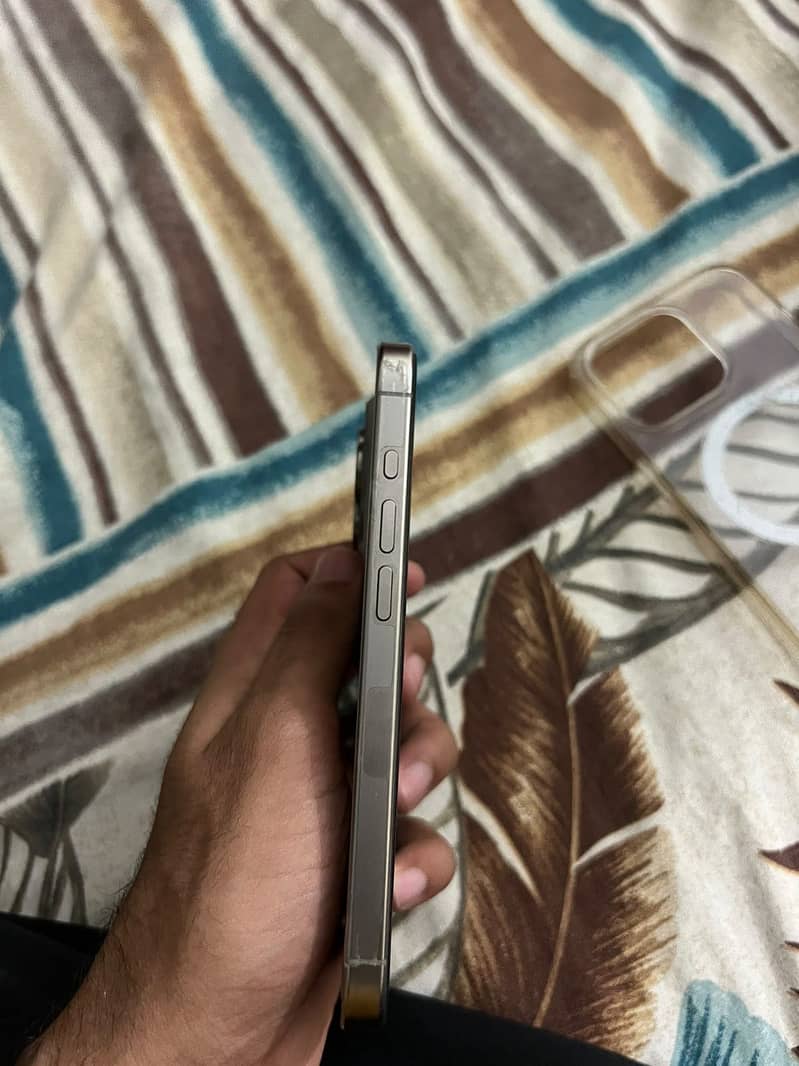 Apple iPhone 15 Pro 2
