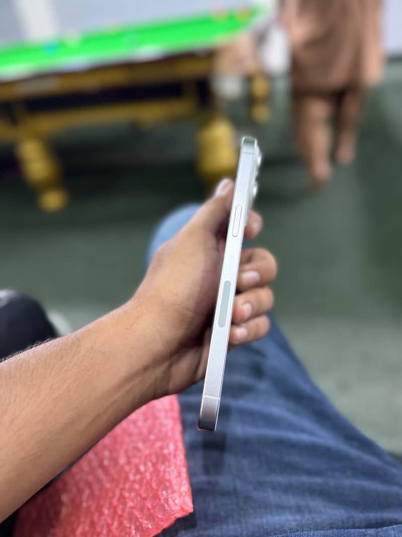 Apple iPhone 15 Pro Max 2