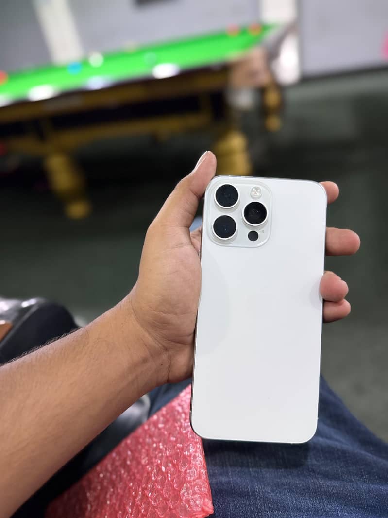 Apple iPhone 15 Pro Max 4