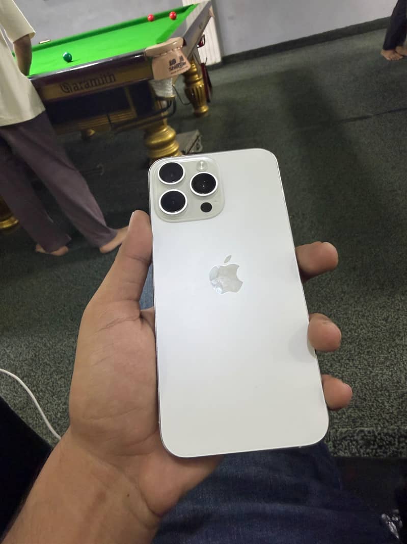 Apple iPhone 15 Pro Max 5