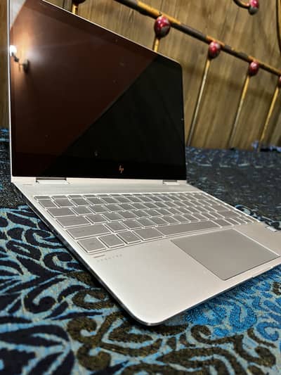 HP Spectre x360 13-ac0XX Convertible with an Intel Core i7-7500U