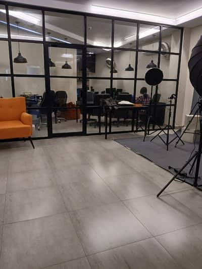 CORNER COMMERCIAL OFFICE WITH THREE INDEPENDENT GALLERIES FOR SALE