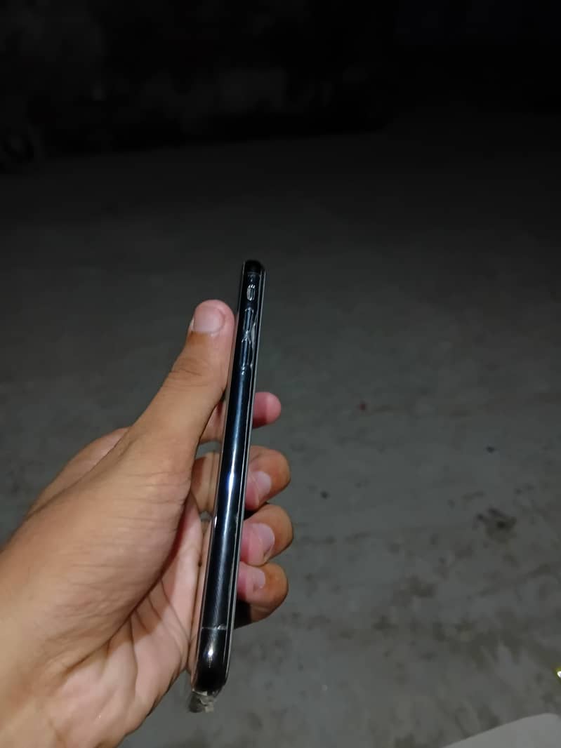 Apple iPhone X 4