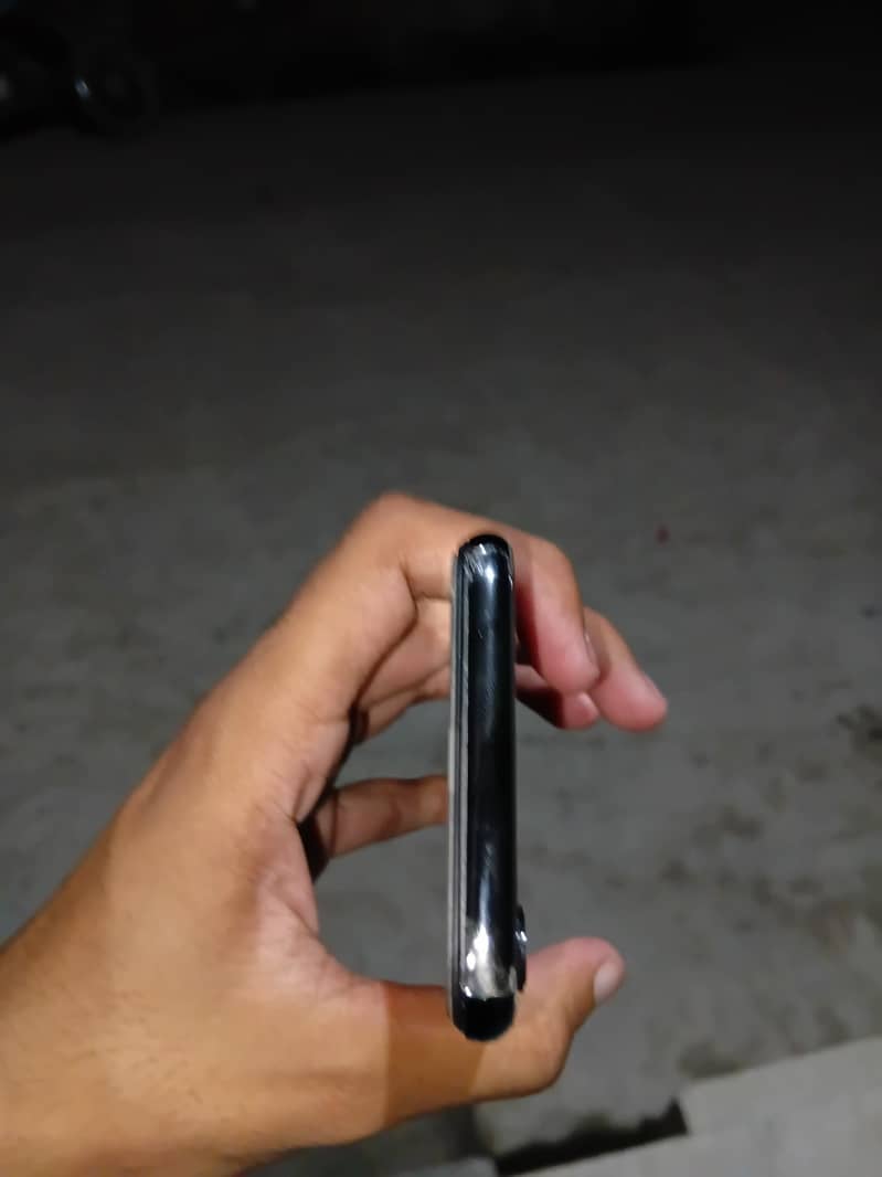 Apple iPhone X 5