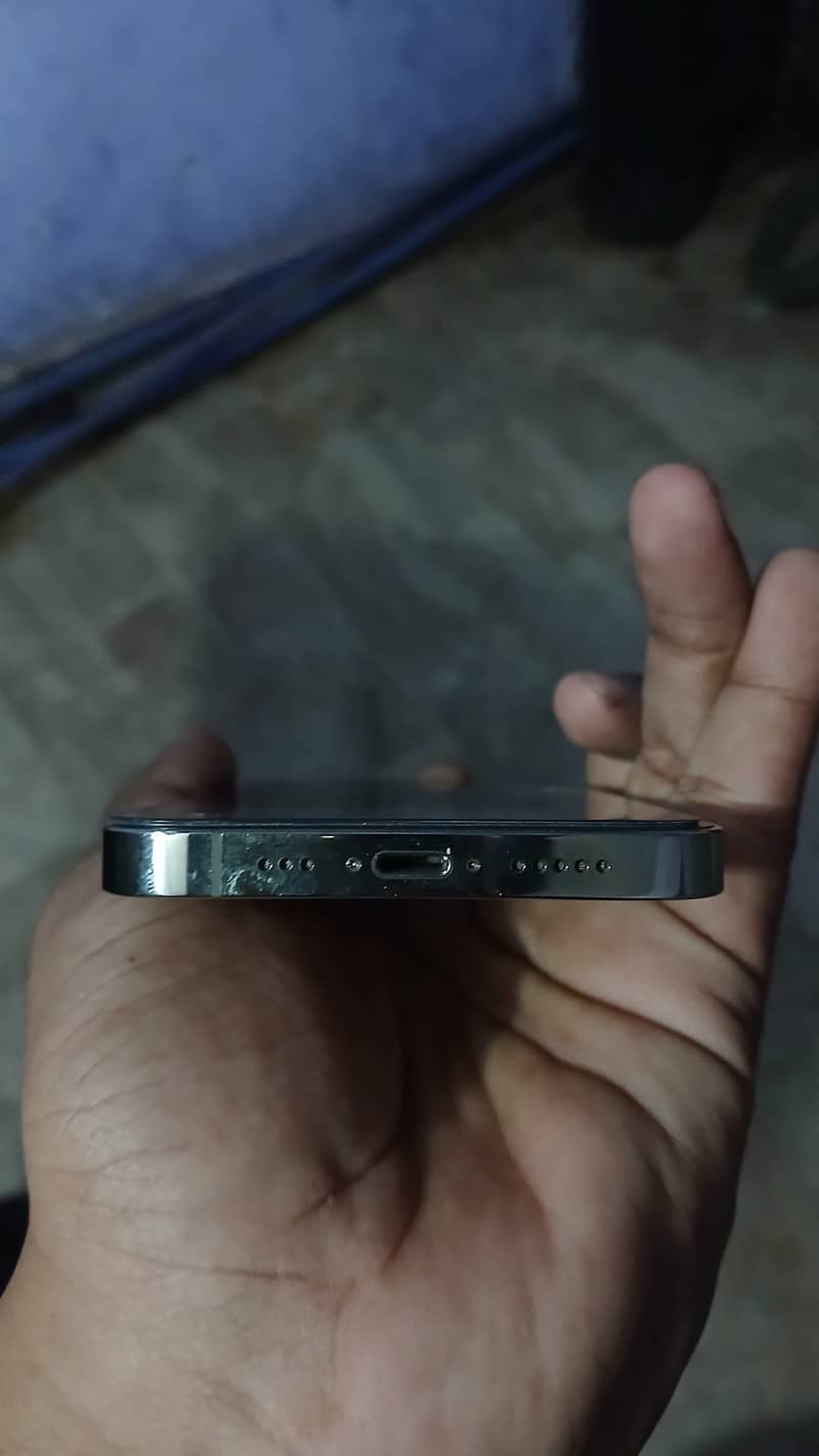 Apple iPhone 13 2