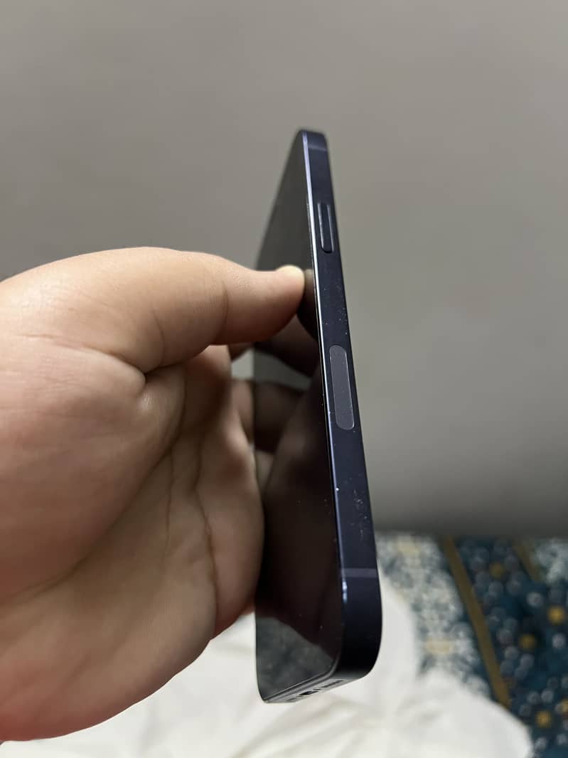 Apple iPhone 12 3