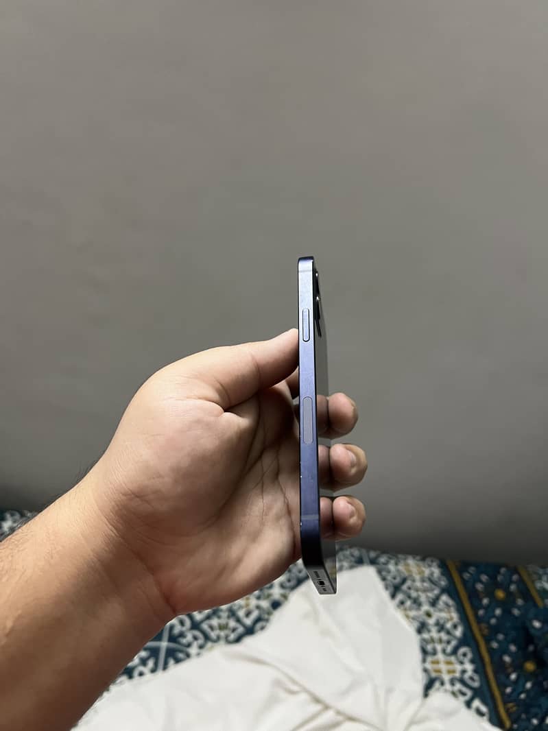 Apple iPhone 12 7