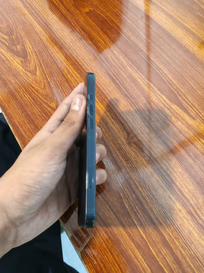 Apple iPhone 13 1