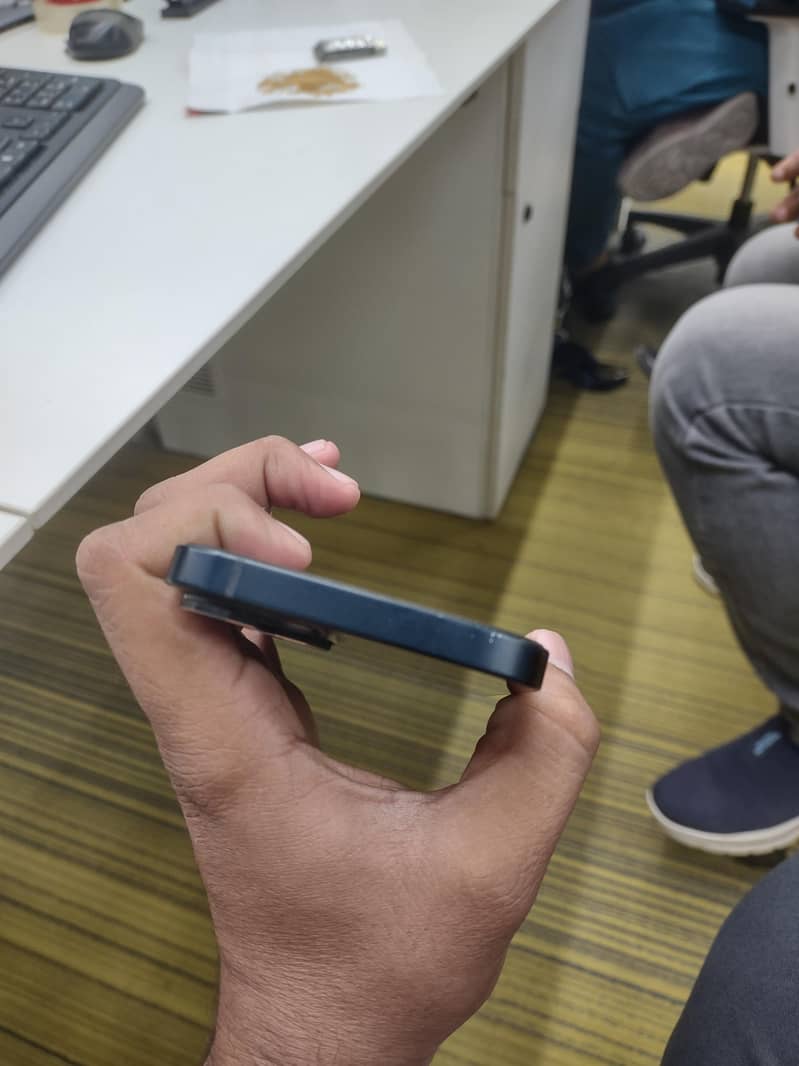 Apple iPhone 13 2