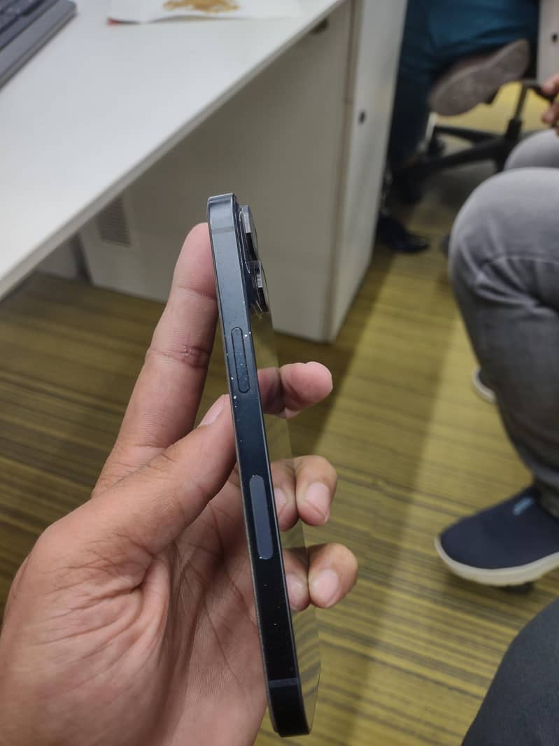 Apple iPhone 13 4
