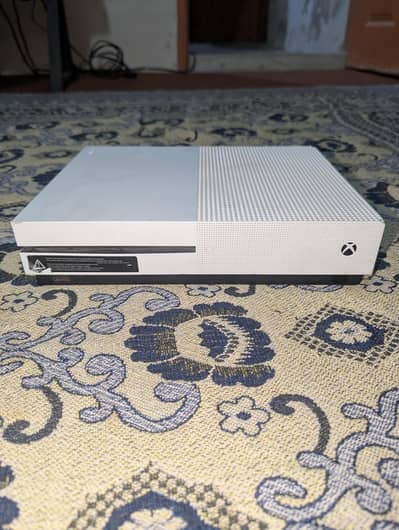 Xbox One S - Bilkul New Condition (10/10) - Used