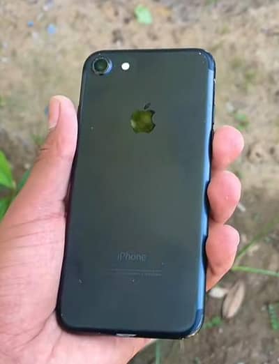 Apple iPhone 7 what'saap 03095985710