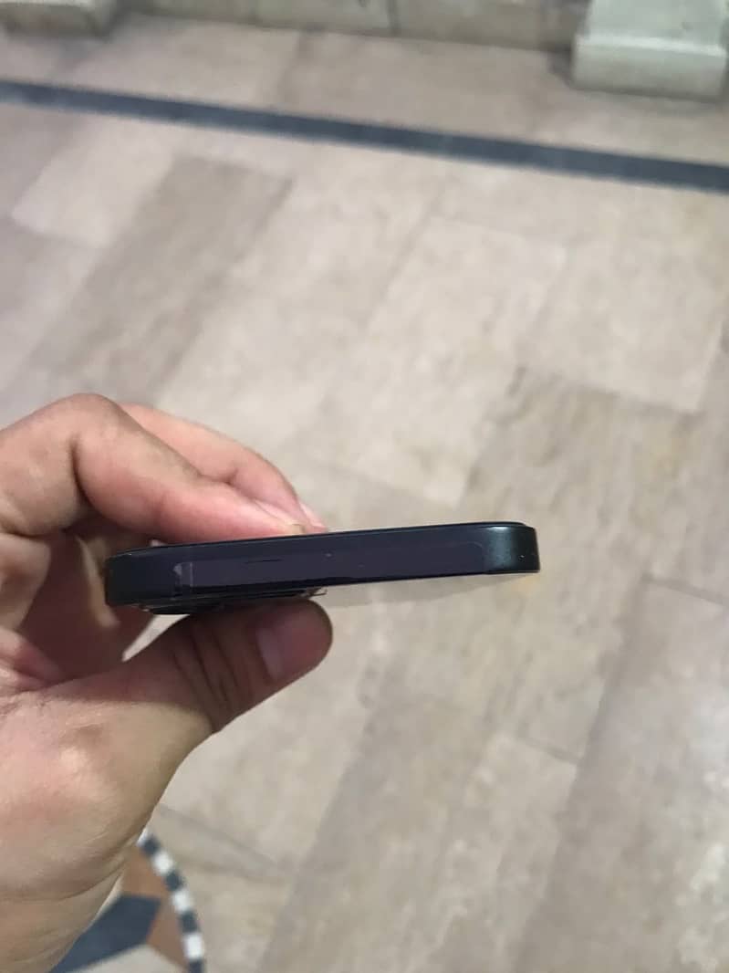 Apple iPhone 12 3