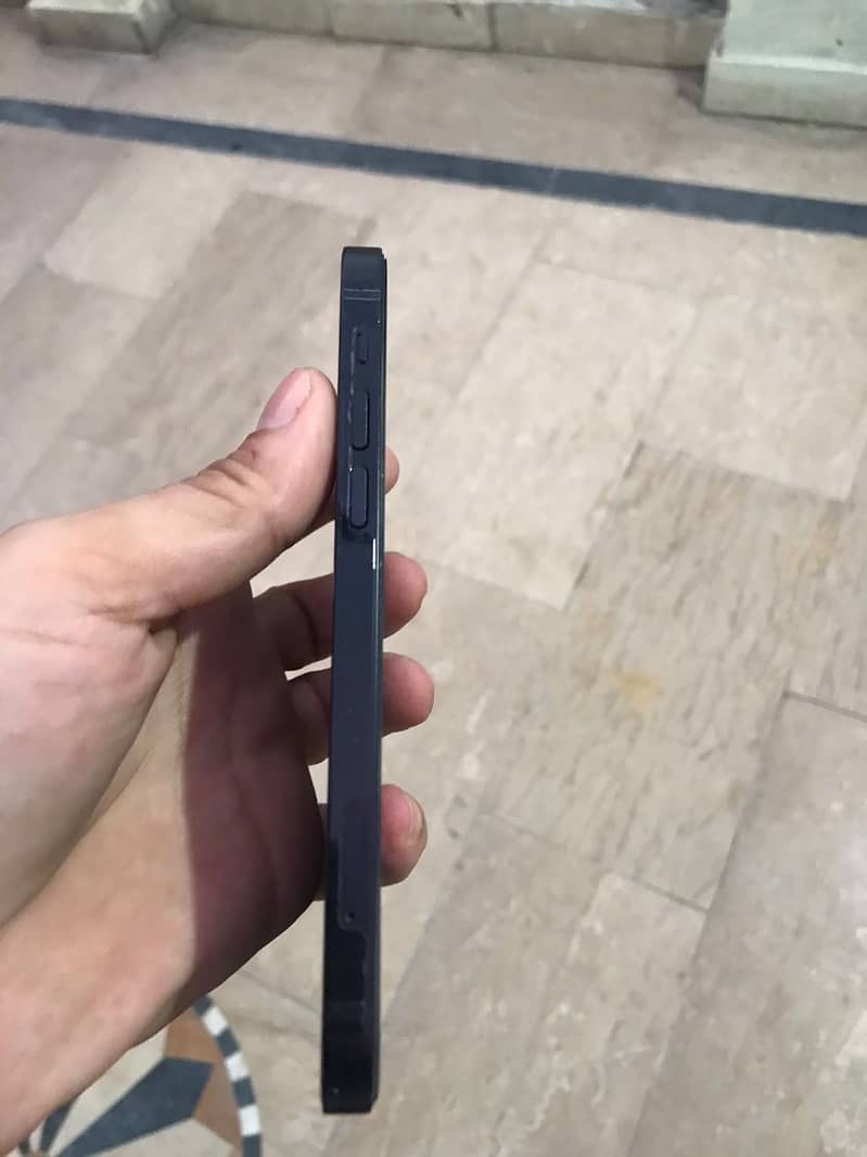 Apple iPhone 12 5