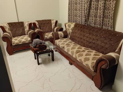 Comfortable 5-Seater Sofa Set in Excellent Condition – Urgent Sale!