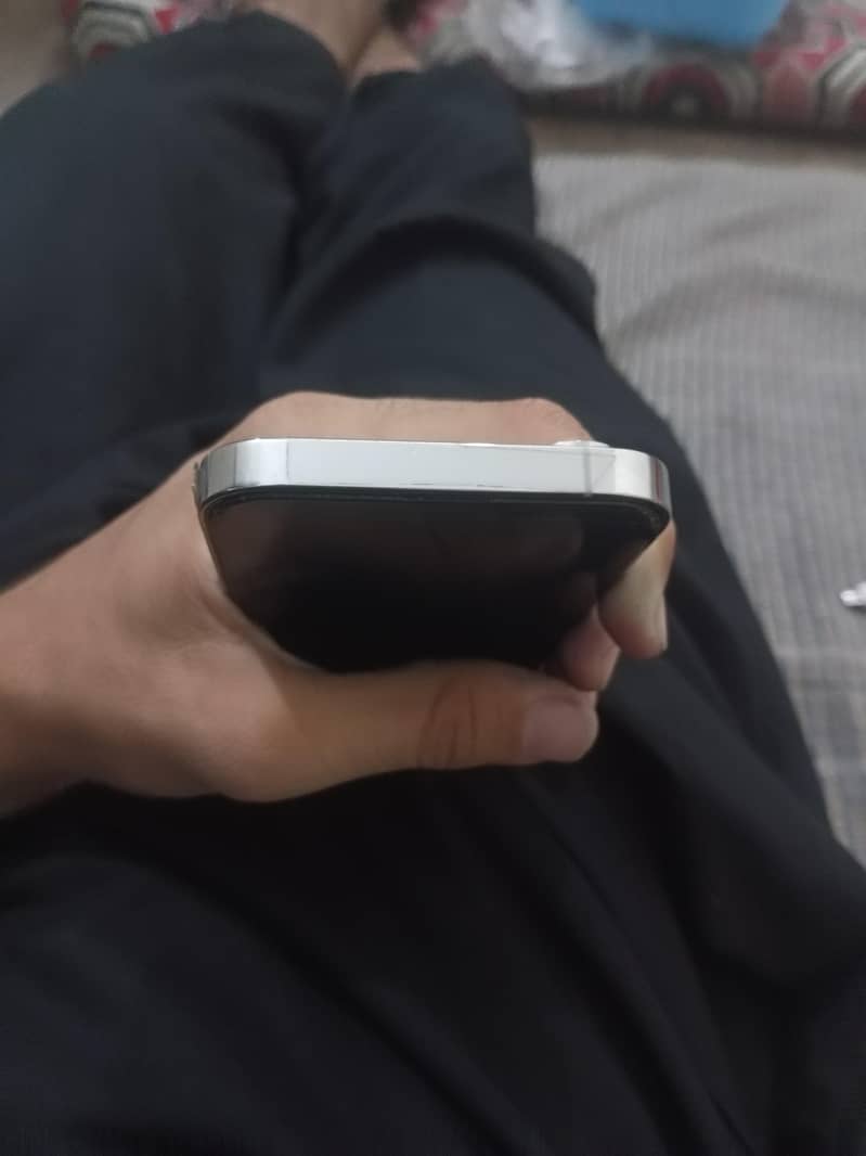 Apple iPhone 14 Pro 2