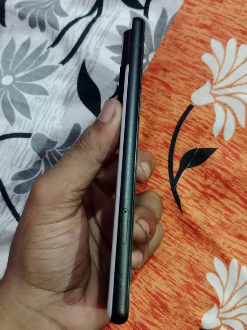 Google Pixel 6 4