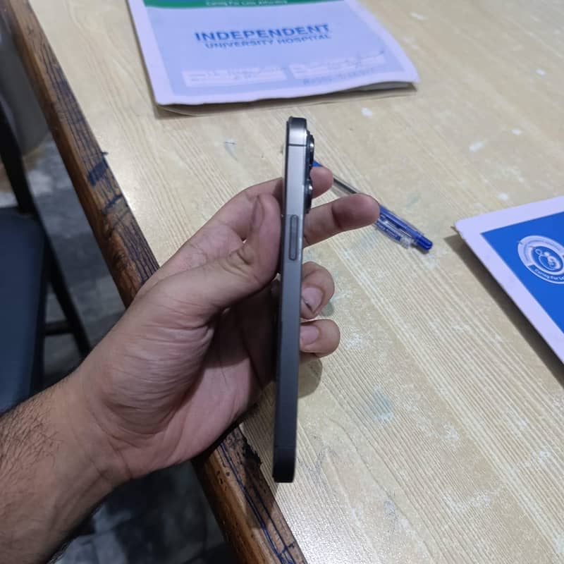 Apple iPhone 13 Pro 2
