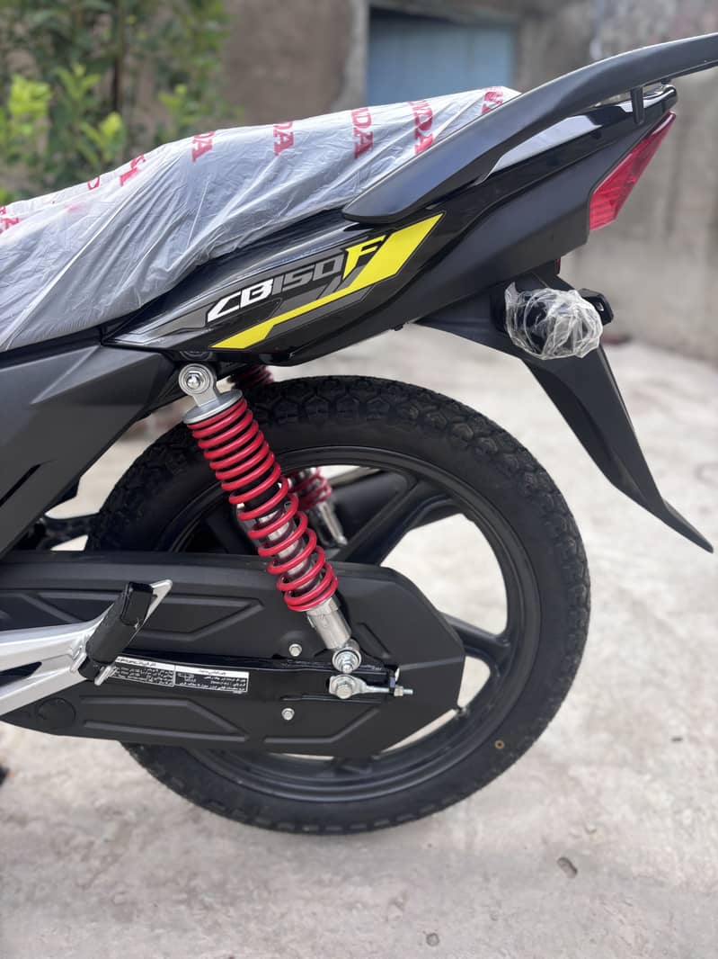 CB150F Black 3