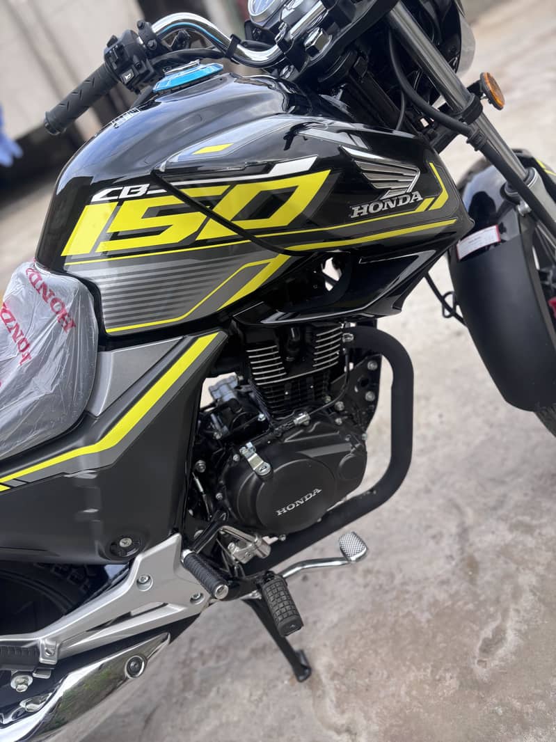 CB150F Black 4