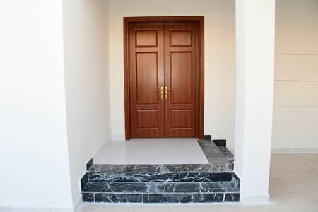 DOUBLE KITCHEN BRANDNEW 500 SQ YD HOUSE FOR RENT