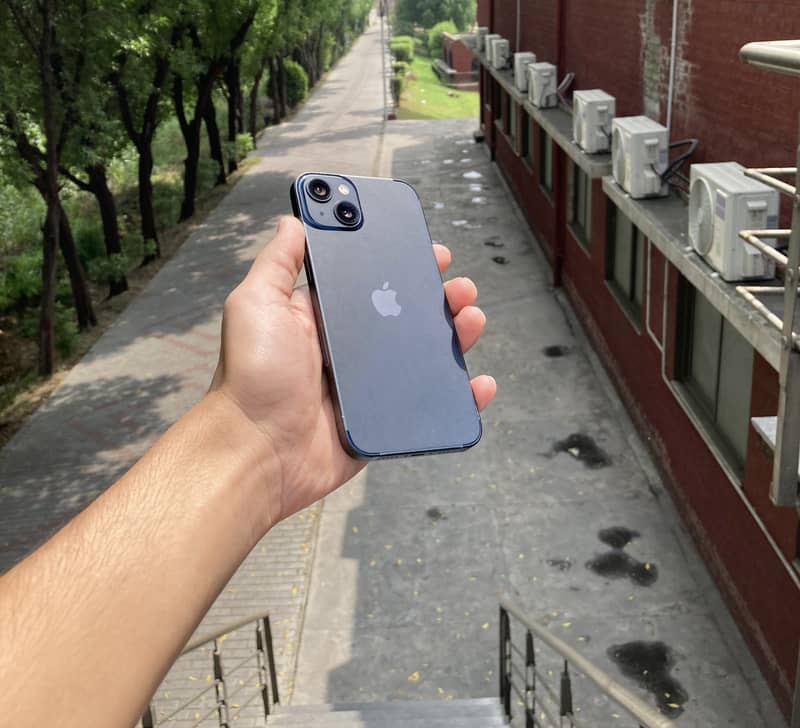 iPhone 13 1