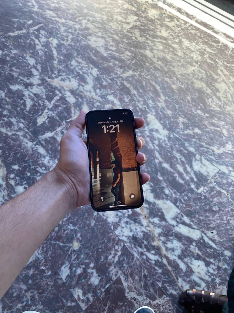 iPhone 13 6