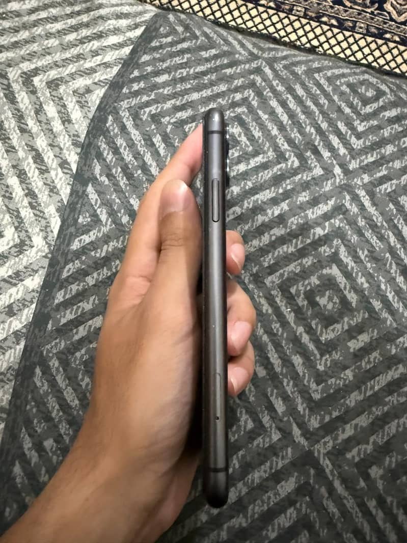 Apple iPhone 11 0