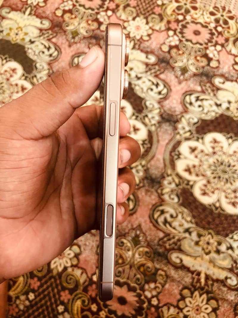 Apple iPhone 16 Pro Max 5