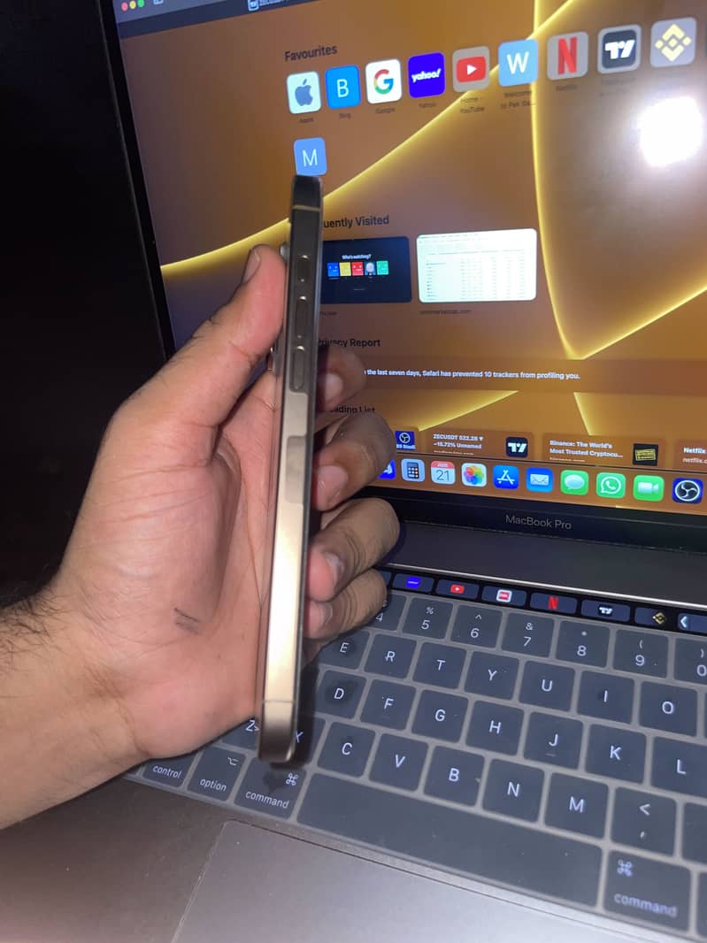 Apple iPhone 16 Pro Max 3