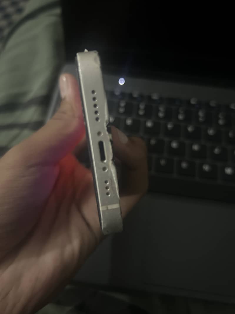 Apple iPhone 13 3
