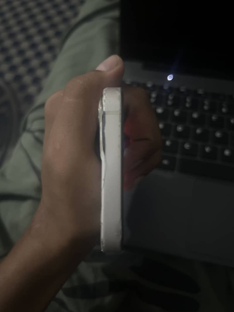 Apple iPhone 13 5