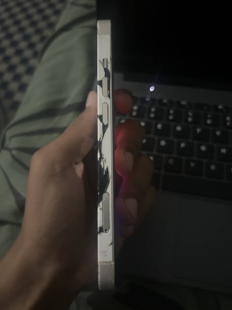 Apple iPhone 13 6