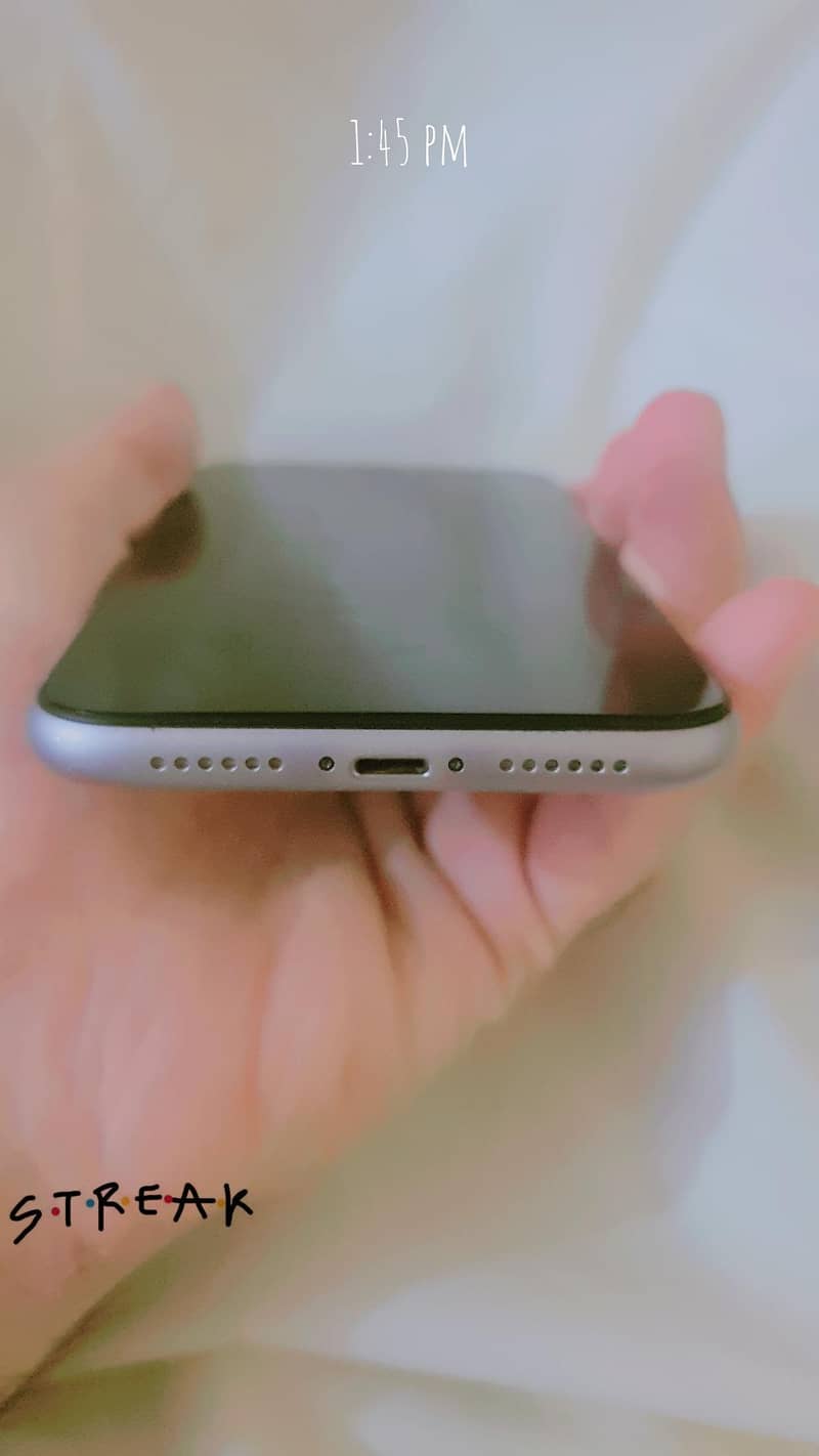Apple iPhone 11 4
