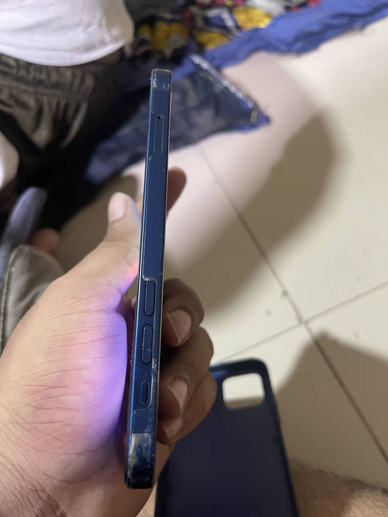 Apple iPhone 12 2