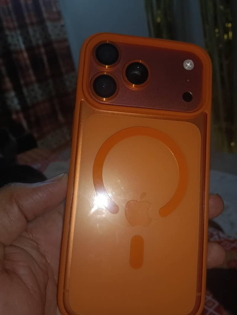 Apple iPhone 17 Pro Max 4
