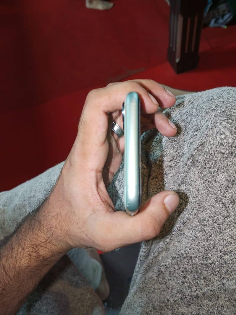 Apple iPhone 11 3