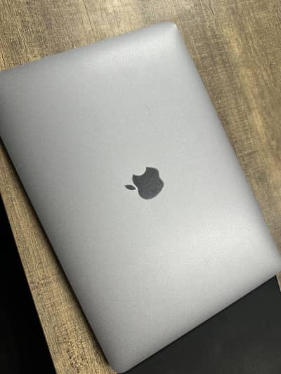 MacBook pro 2019 13 inch 16GB Ram