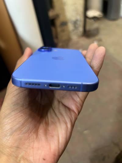 Apple iPhone 16