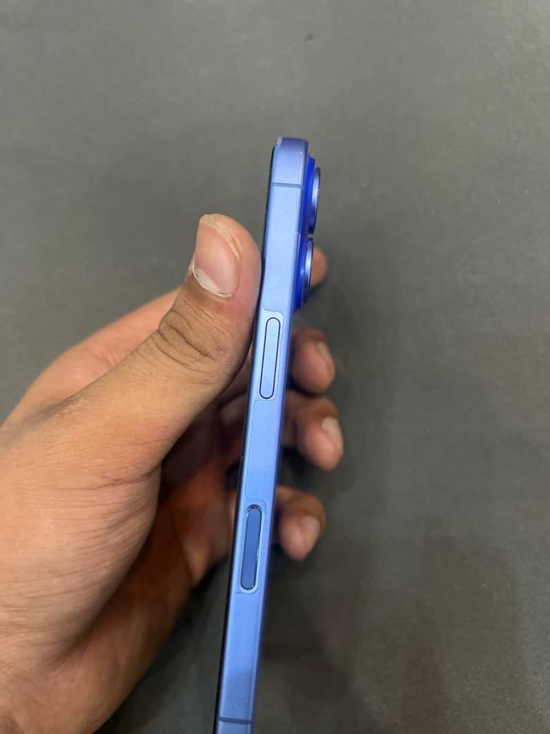 Apple iPhone 16 2