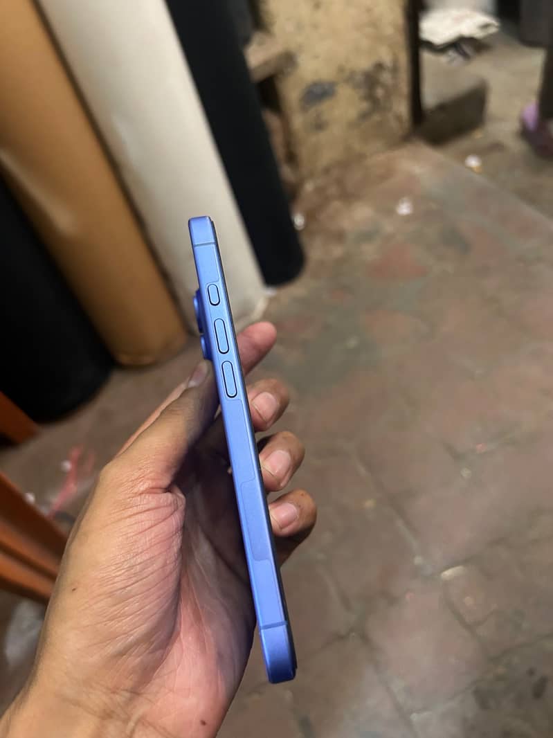 Apple iPhone 16 3