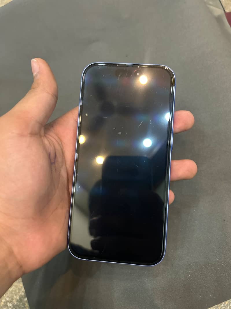 Apple iPhone 16 4
