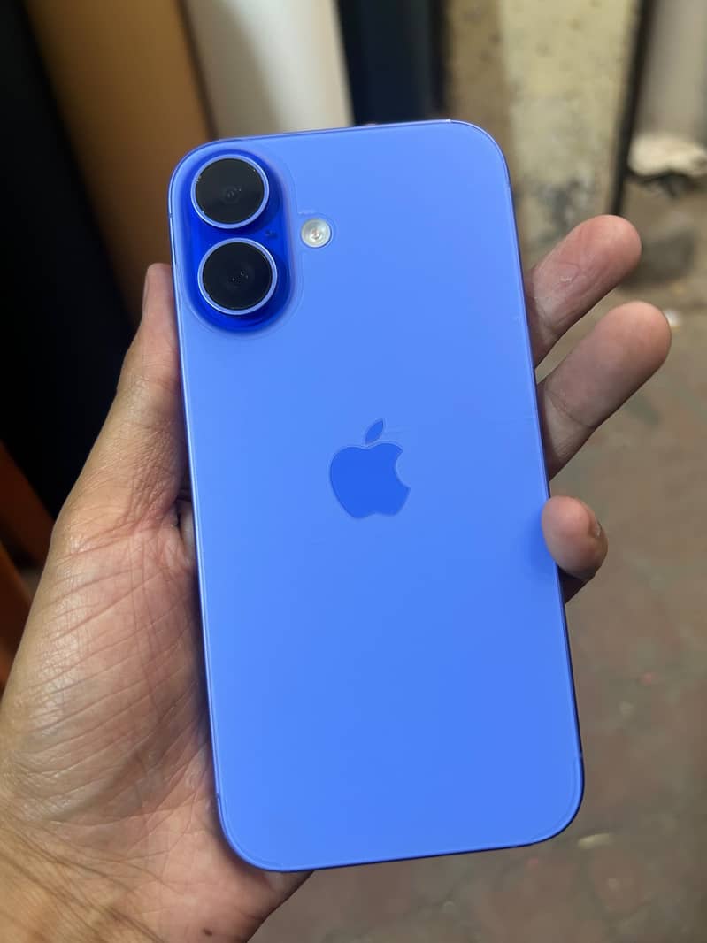 Apple iPhone 16 6