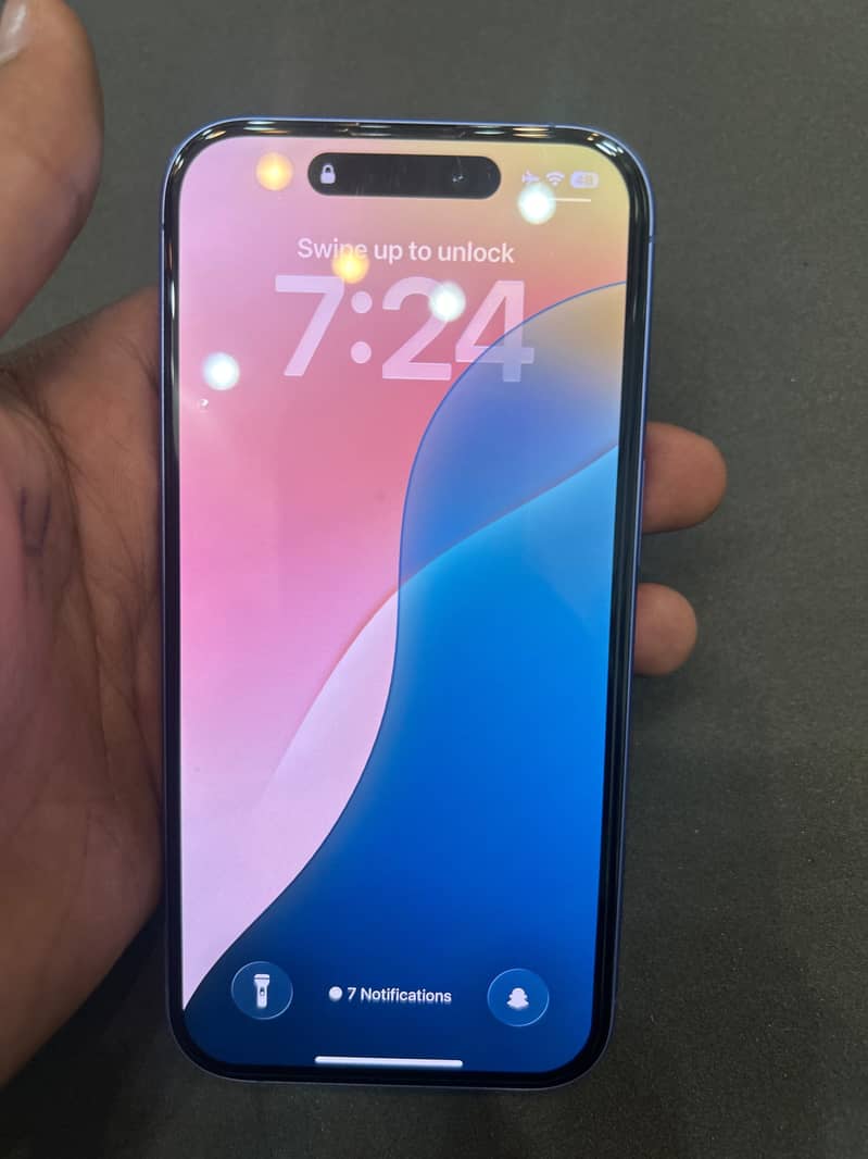 Apple iPhone 16 7