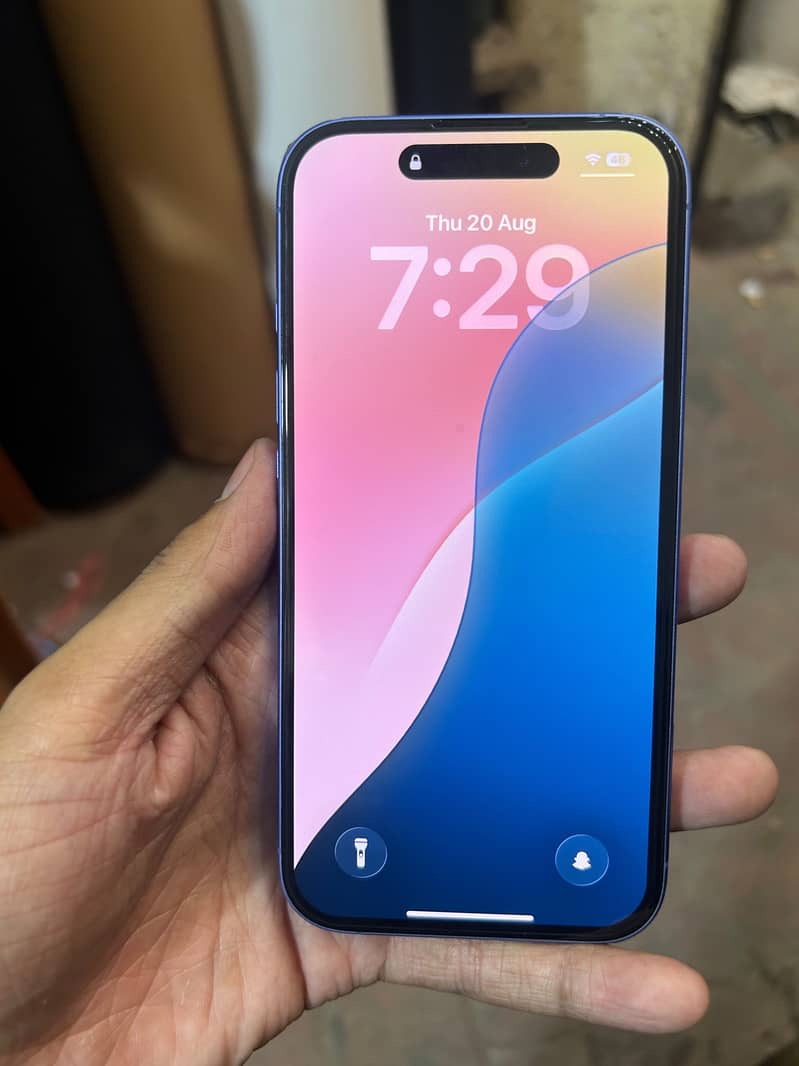 Apple iPhone 16 10