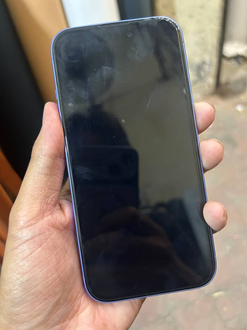 Apple iPhone 16 12