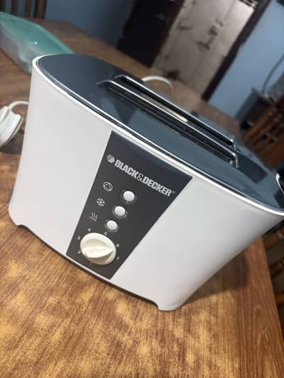 Black & Decker 800W Toaster – 9/10 Condition