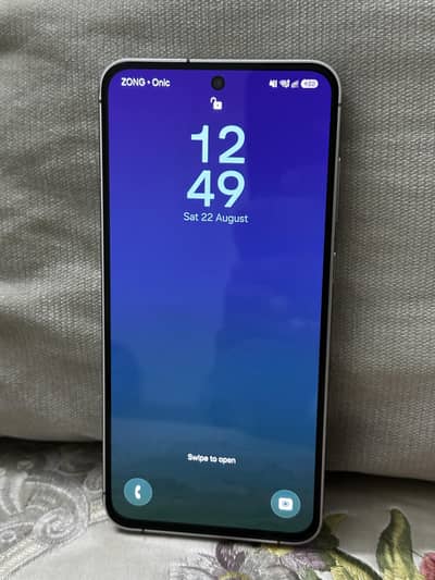 Samsung Mobile S24 fE